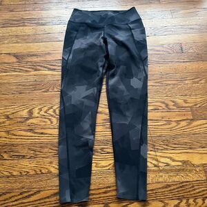 Uniqlo Women's S Black Grey Geometric AIRism UV Protection Active Leggings